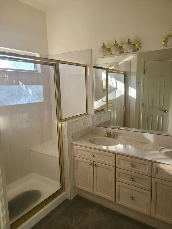 Foto del edificio - Beautiful 3BR/2BA home in Great NE Heights...