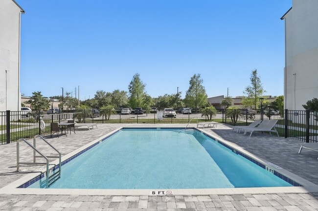 Building Photo - Sandlake Palazzo