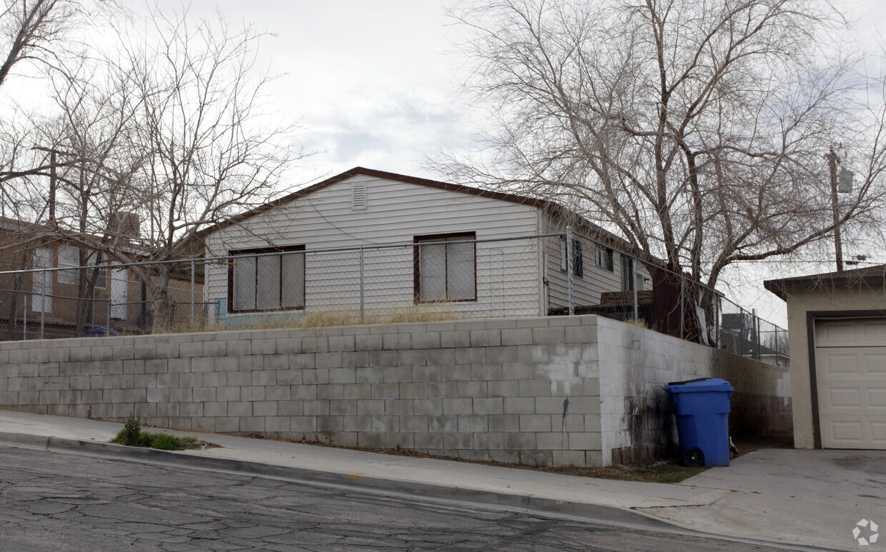 Building Photo - 312-314 Maxine Ave