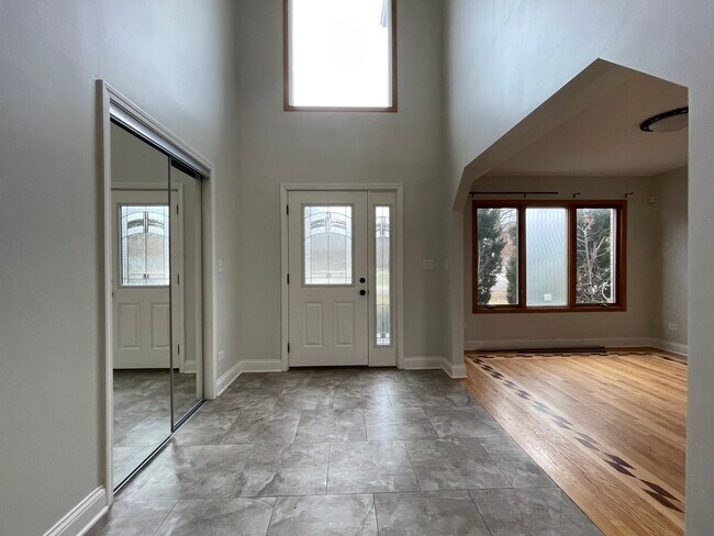 Building Photo - 10001 S 81st Ave