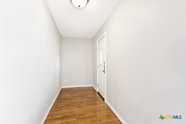 Foto del edificio - 704 Curtiss Ave