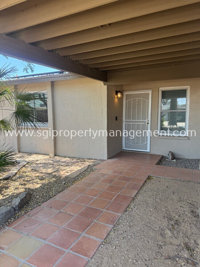 Building Photo - 1118 W Muriel Dr