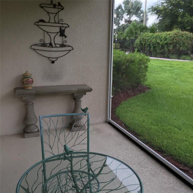 Foto del edificio - 6933 Surrey Hill Pl