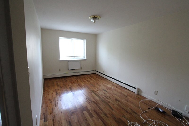 Building Photo - 840 Calhoun Ave