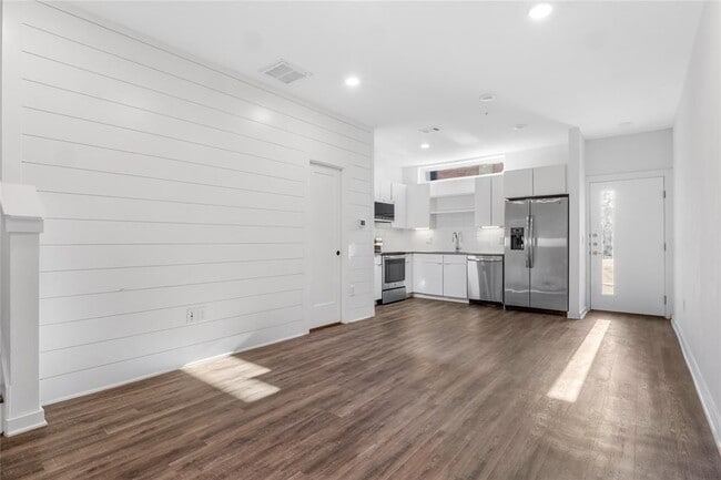 Building Photo - 5924 S Congress Ave