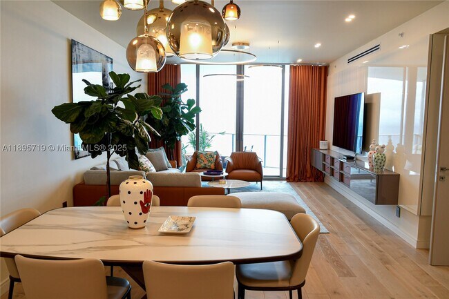 Foto del edificio - 15701 Collins Ave