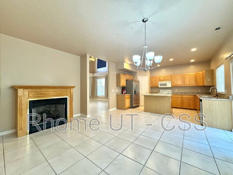Photo - 723 E Sandy Point Drive