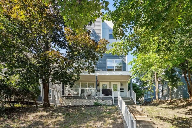 Foto del edificio - 2424 Lyndale Ave S