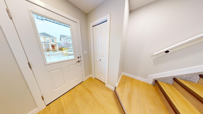 Building Photo - Beautiful 3 bedroom 2.5 bathroom townhouse...