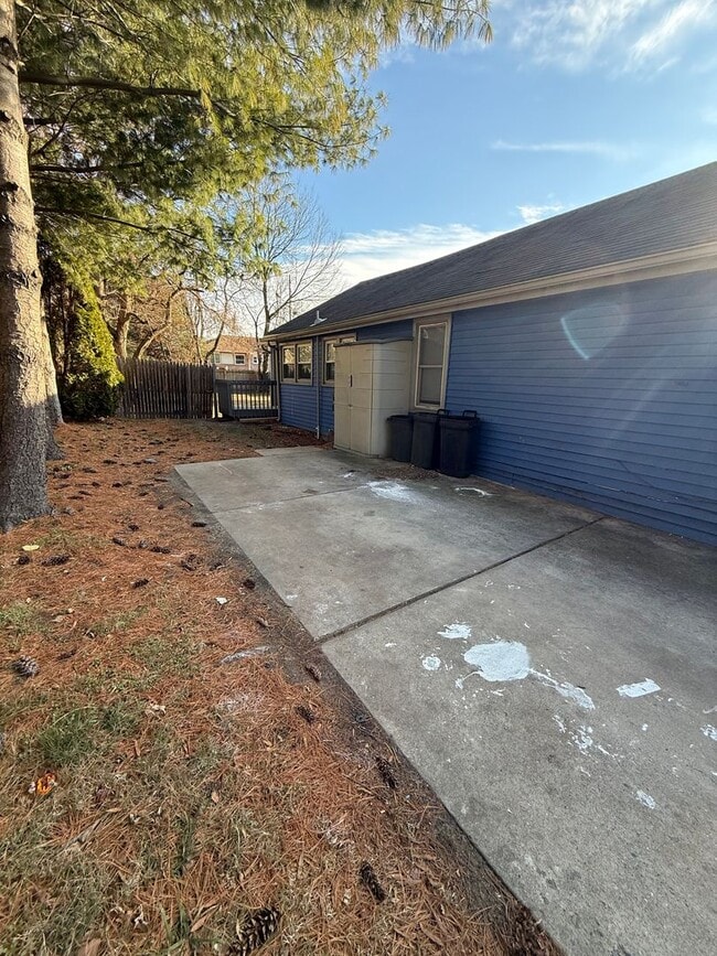 Building Photo - 15 Deming Ave