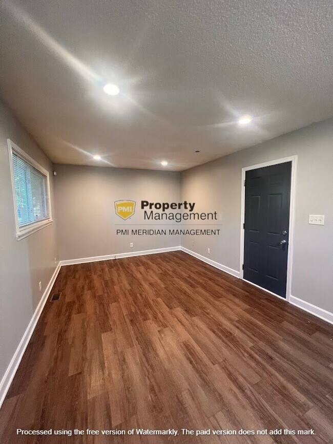 Building Photo - 10135 Meadowlark Dr