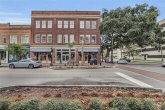 Building Photo - 321 W Broughton St