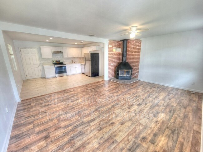 Foto del edificio - 3919 Skycrest Dr