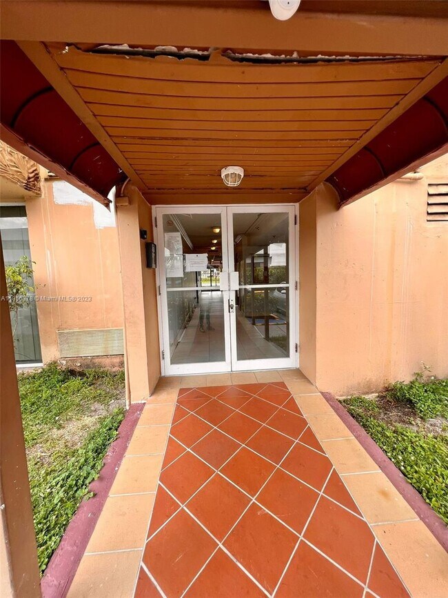 Foto del edificio - 16450 NW 2nd Ave
