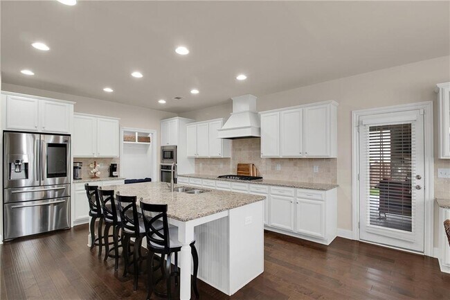 Building Photo - 3000 Smyrna Grove Dr