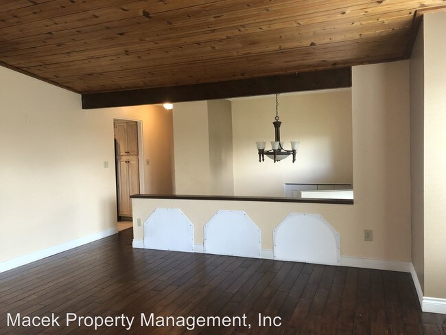 Building Photo - 5 br, 3 bath House - 2747 Dawn Drive