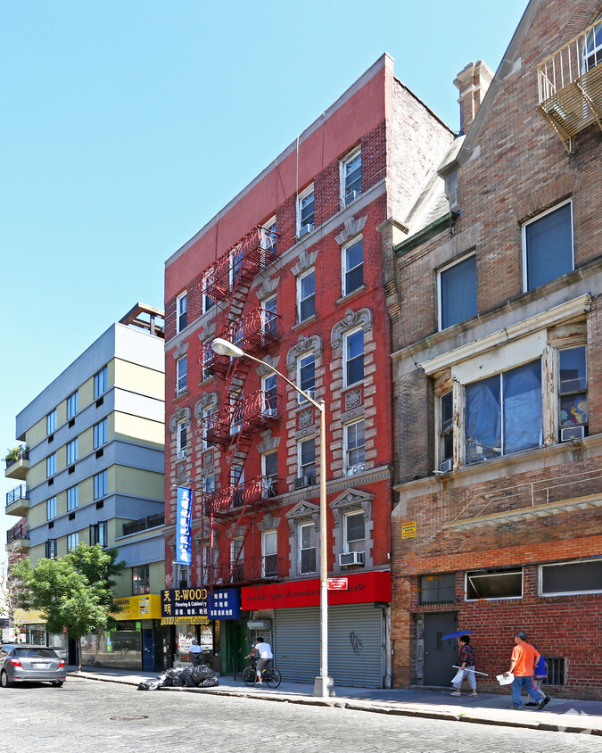 Building Photo - 334 Broome St