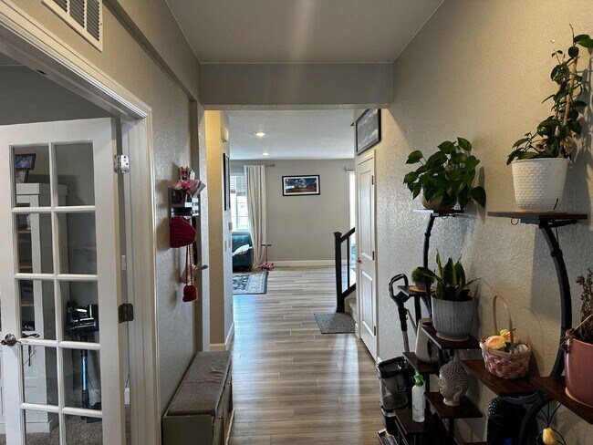 Building Photo - "Spacious 4-Bedroom Retreat in Aurora with 2.5 Baths in Murphy Creek!"
