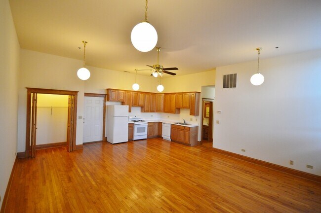 Building Photo - 1808 W Patterson Ave