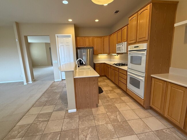 Foto del edificio - Apple Valley Estates- Gated Community- Beautiful 4 Bedrooms, 3 Bathrooms