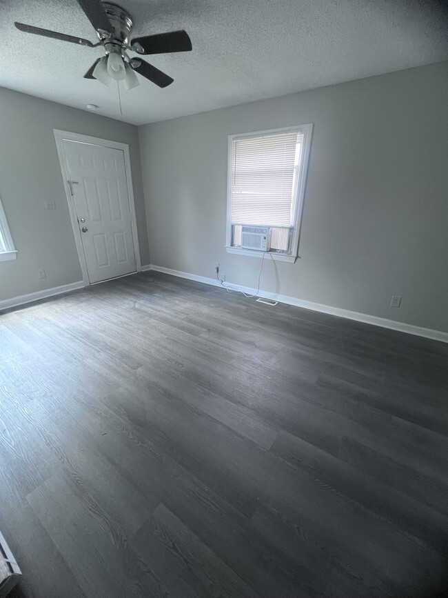 Building Photo - 607 Cross St