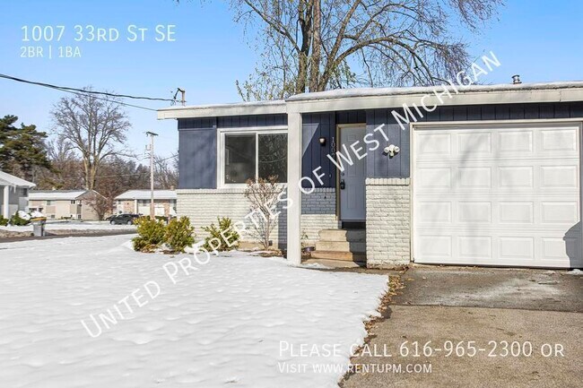 Foto del edificio - Tours Estimated to Begin 1/21 | Charming 2...