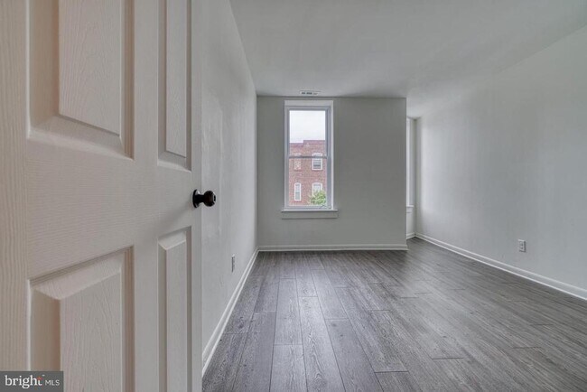 Building Photo - 2324 Callow Ave