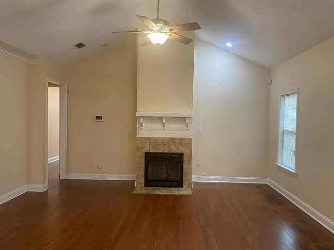 Building Photo - 3733 Old Vine Way