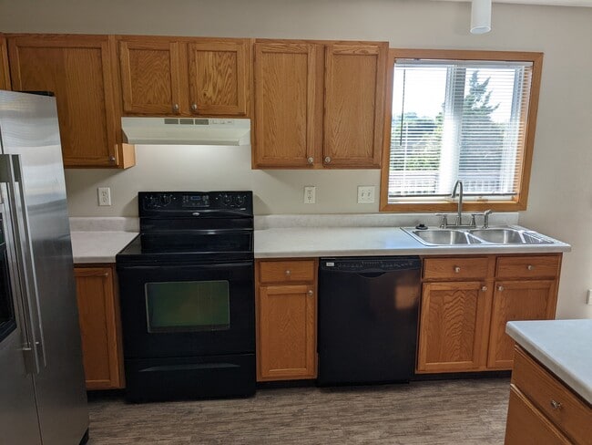 Kitchen - 5212 Black Walnut Dr