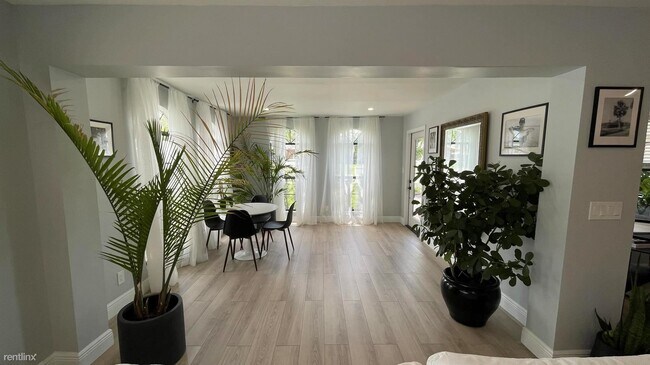 Foto del edificio - 4 br, 2 bath House - 329 SW 8th Ave