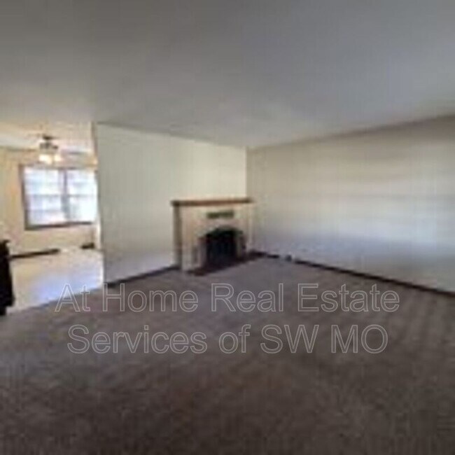 Foto del edificio - 3340 E Portland St