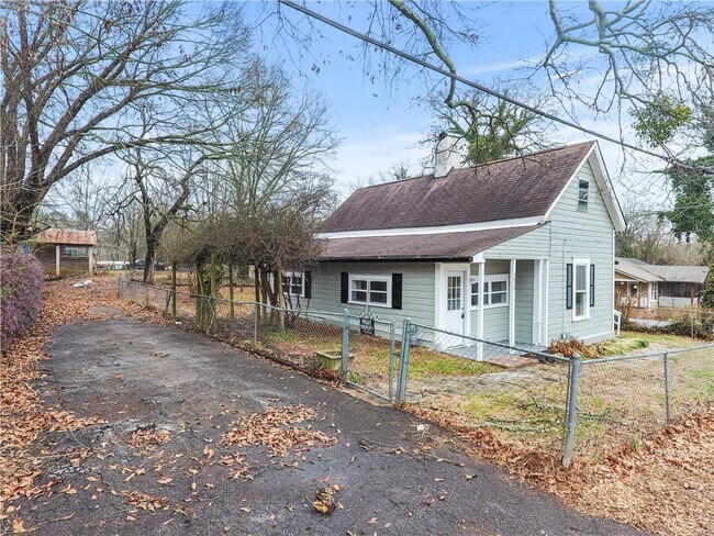 Building Photo - 5853 Maiden Ln