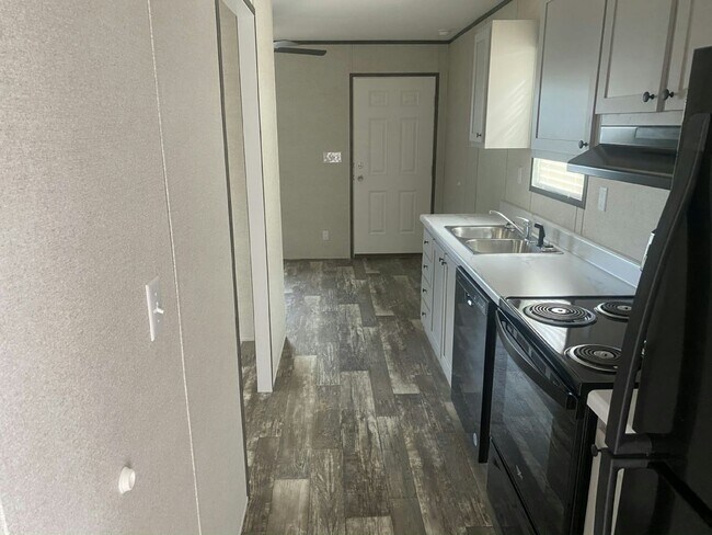 Foto del edificio - 1250 Lakeview Dr