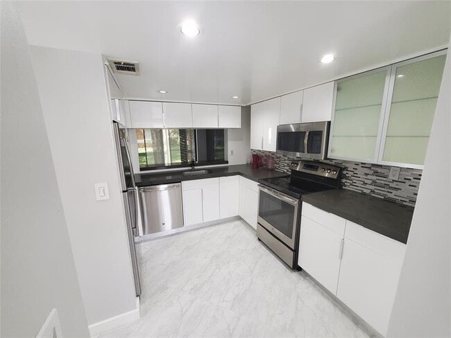 Building Photo - 855 NW 91st Terrace