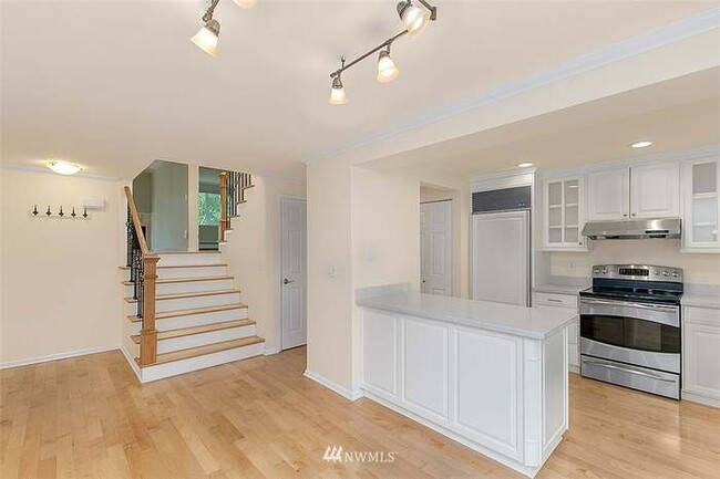 Kitchen/Dining Room - 202 W Olympic Pl