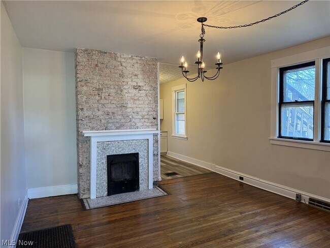 Building Photo - 110 S 8th St