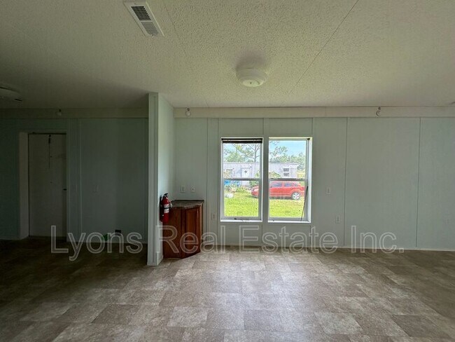 Building Photo - 8086 Heck Dr