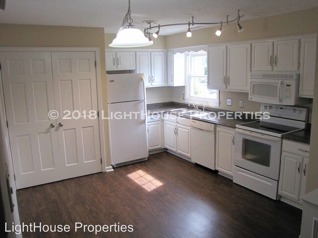 Building Photo - 3 br, 1.5 bath House - 103 Holmes Circle