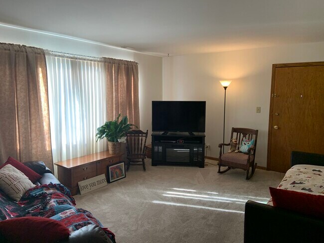 Foto del edificio - 395 Elk Blvd