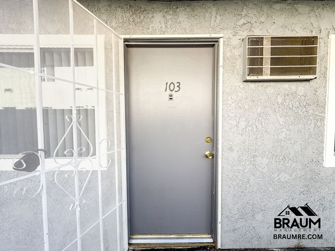 Primary Photo - 6612 Sylmar Ave