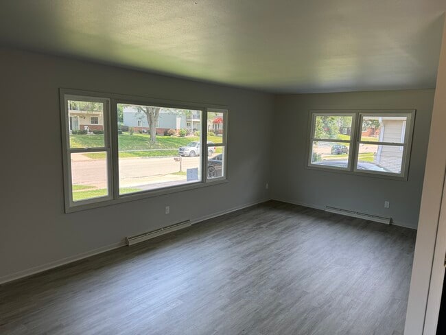 Building Photo - 204 Knightsbridge Rd