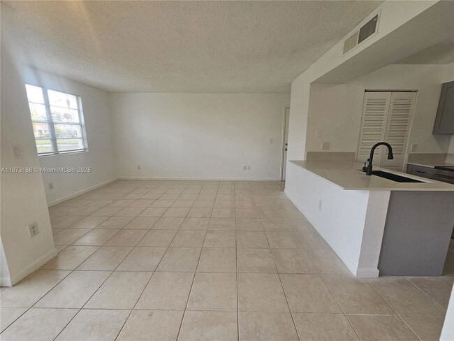 Building Photo - 1247 SW 46th Ave