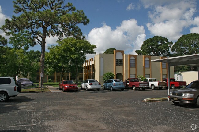Building Photo - Chateau N.E