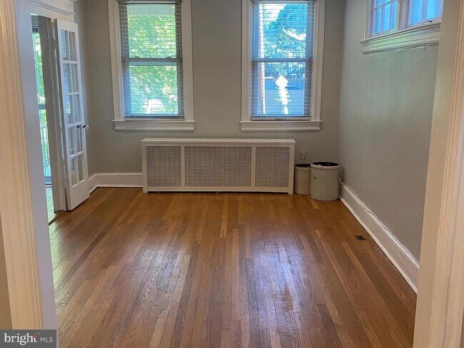 Foto del edificio - 1031 Girard St NE