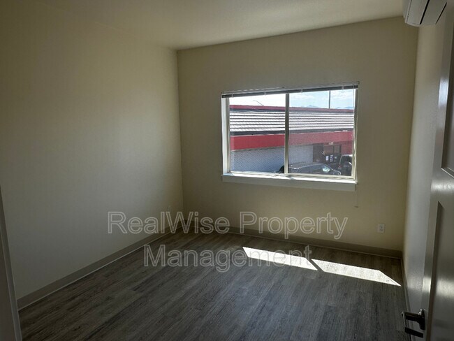 Building Photo - 1935 Table Rock Rd
