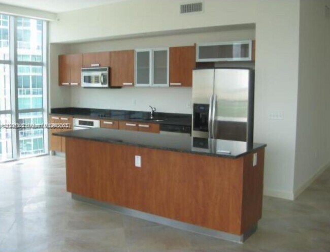 Foto del edificio - 3131 NE 188th St