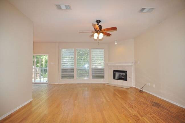 Photo - 6866 Amberdale Dr House