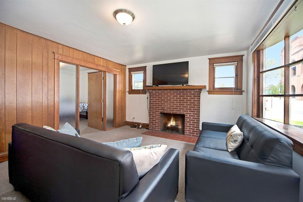 Primary Photo - 4 br, 1.5 bath House - 1300 S Main St