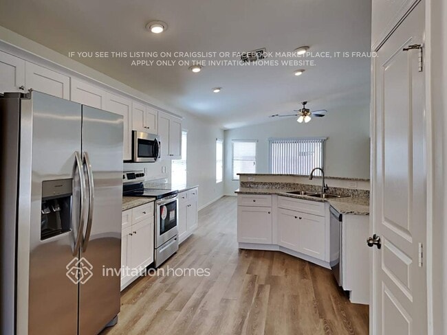 Building Photo - 2616 S 111th Dr