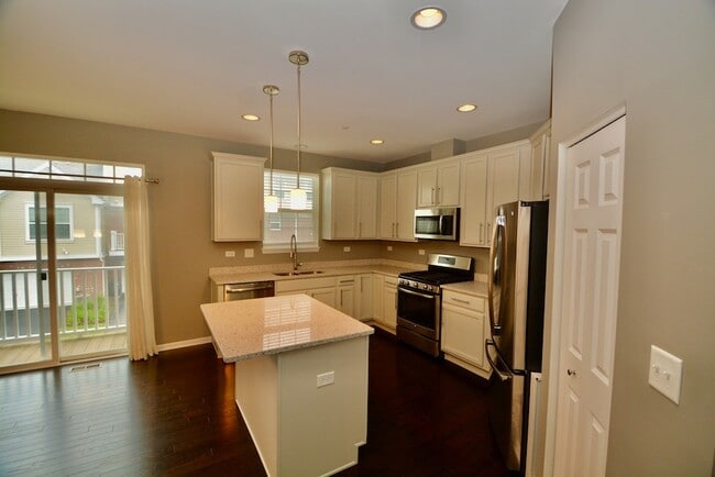 Building Photo - 2953 Madison Dr